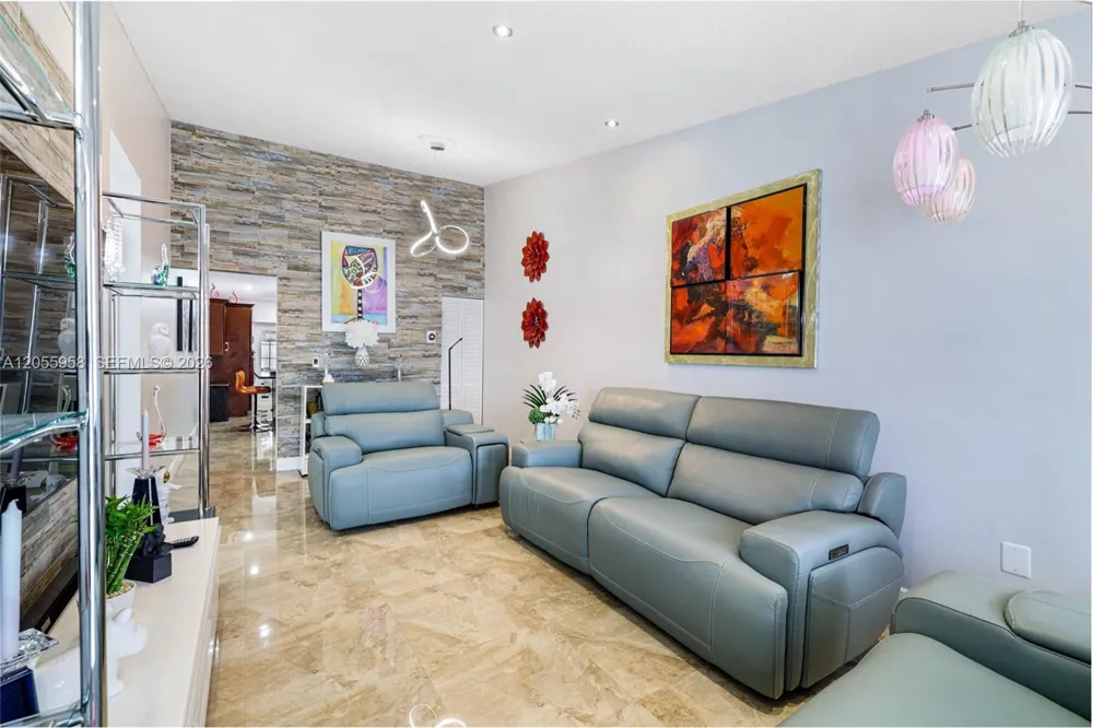 11425 NW 88th Ct Hialeah Gardens, FL 33018