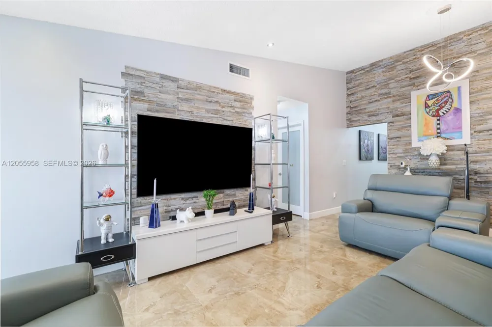 11425 NW 88th Ct Hialeah Gardens, FL 33018