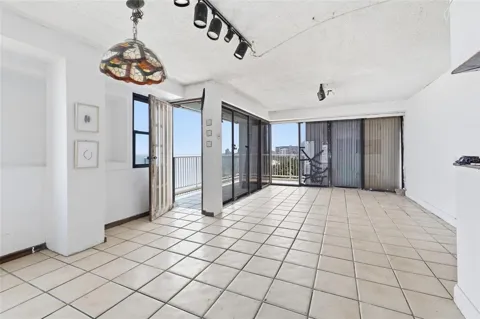 4633 ISLA VERDE AVE #803