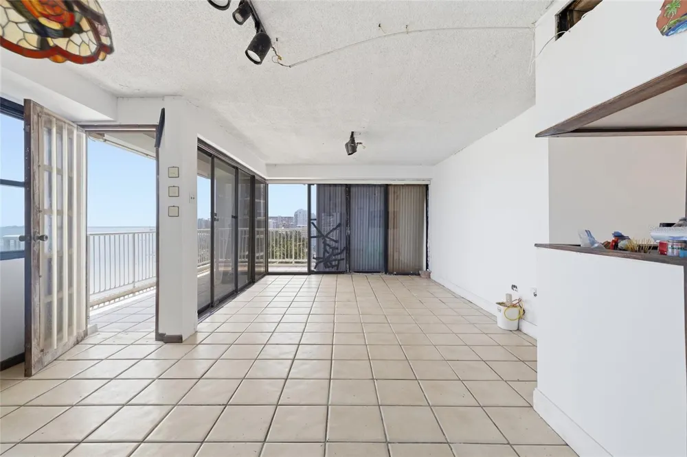 4633 ISLA VERDE AVE #803 Carolina, PR 00979