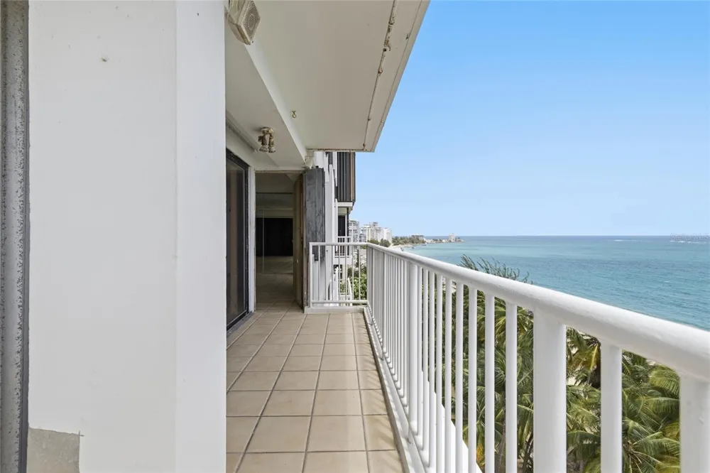 4633 ISLA VERDE AVE #803 Carolina, PR 00979