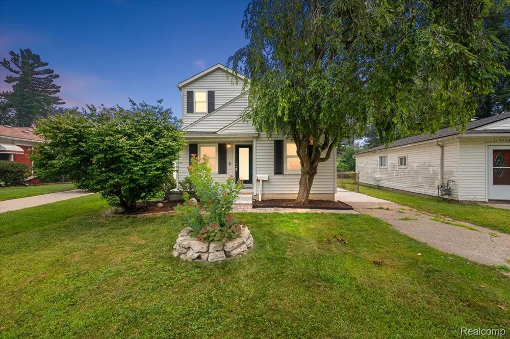 15464 Dixie Redford Charter Township, MI 48239