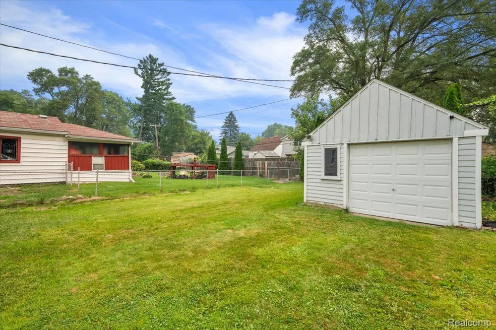 15464 Dixie Redford Charter Township, MI 48239