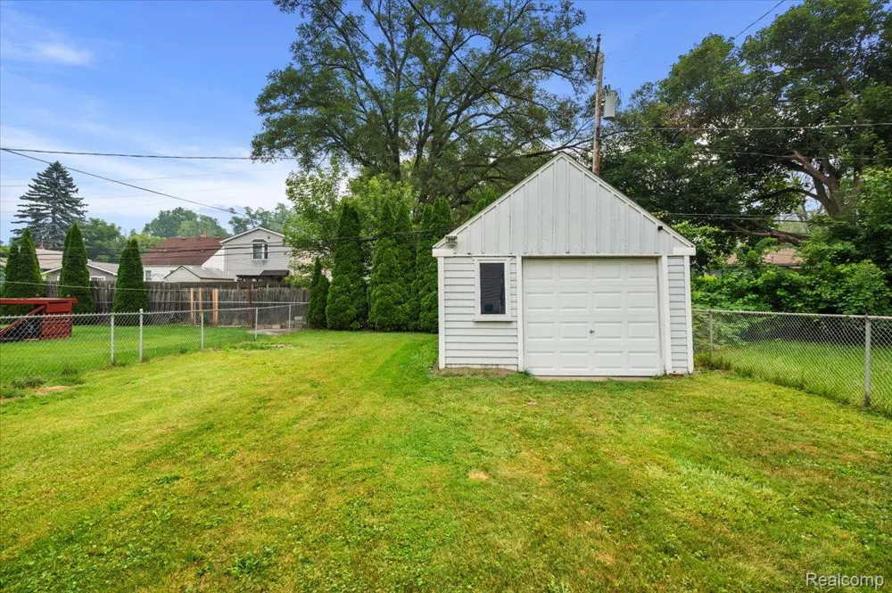15464 Dixie Redford Charter Township, MI 48239
