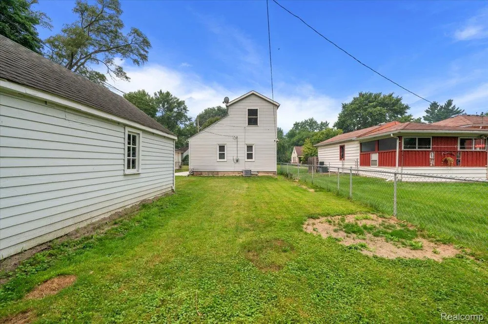 15464 Dixie Redford Charter Township, MI 48239