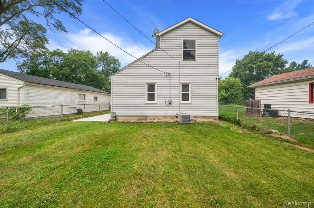 15464 Dixie Redford Charter Township, MI 48239