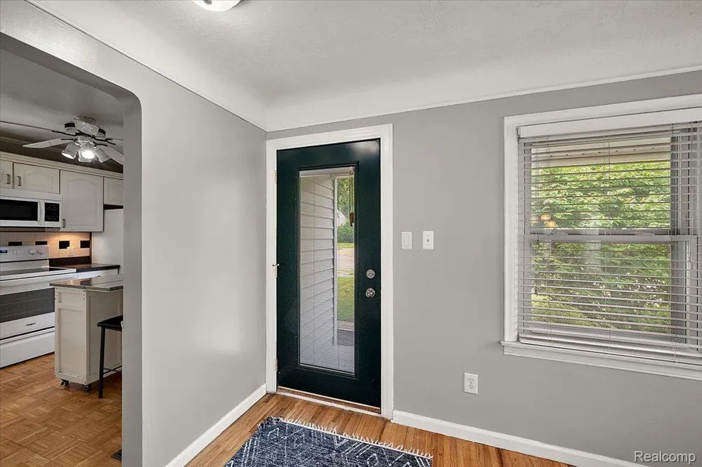 15464 Dixie Redford Charter Township, MI 48239