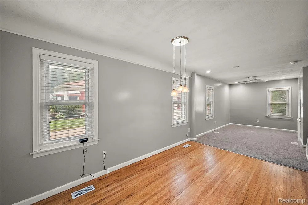 15464 Dixie Redford Charter Township, MI 48239