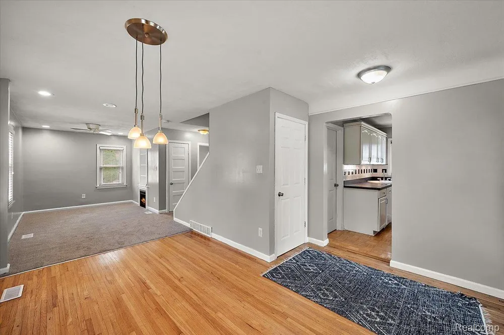 15464 Dixie Redford Charter Township, MI 48239