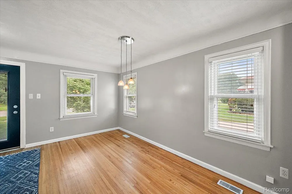 15464 Dixie Redford Charter Township, MI 48239