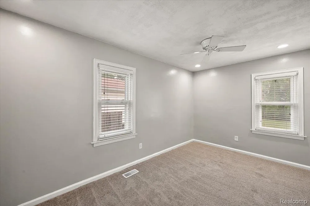 15464 Dixie Redford Charter Township, MI 48239