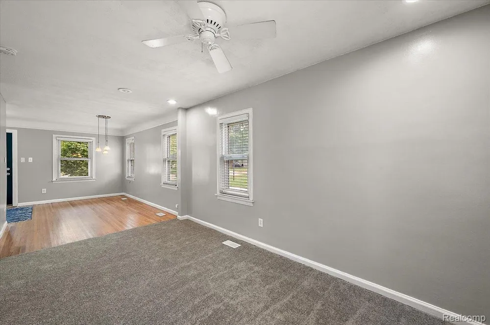 15464 Dixie Redford Charter Township, MI 48239