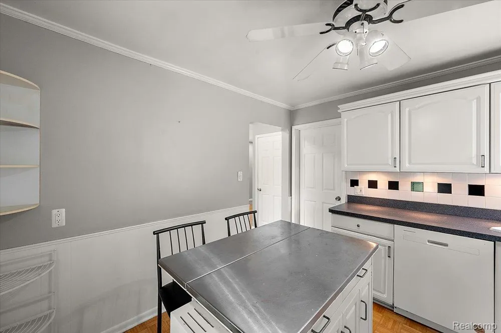 15464 Dixie Redford Charter Township, MI 48239