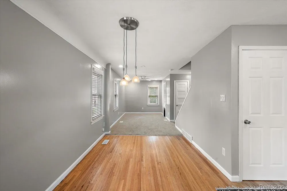 15464 Dixie Redford Charter Township, MI 48239