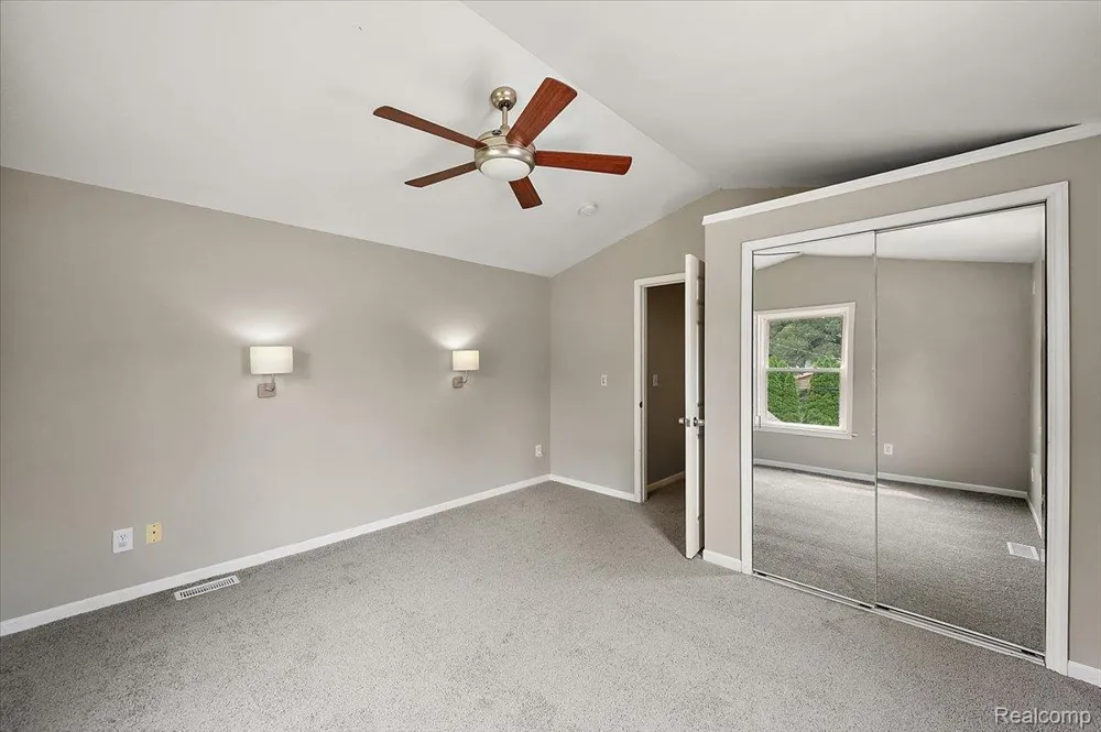 15464 Dixie Redford Charter Township, MI 48239