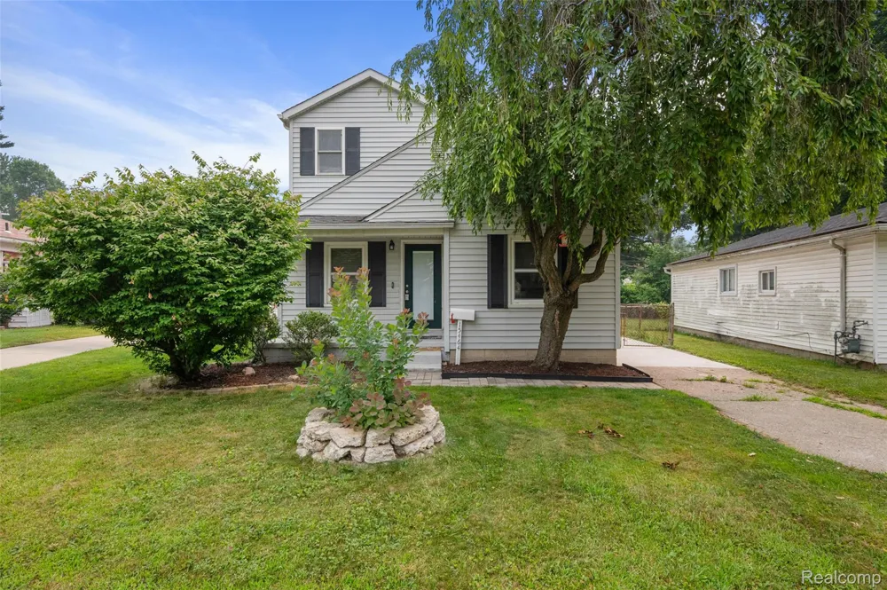 15464 Dixie Redford Charter Township, MI 48239