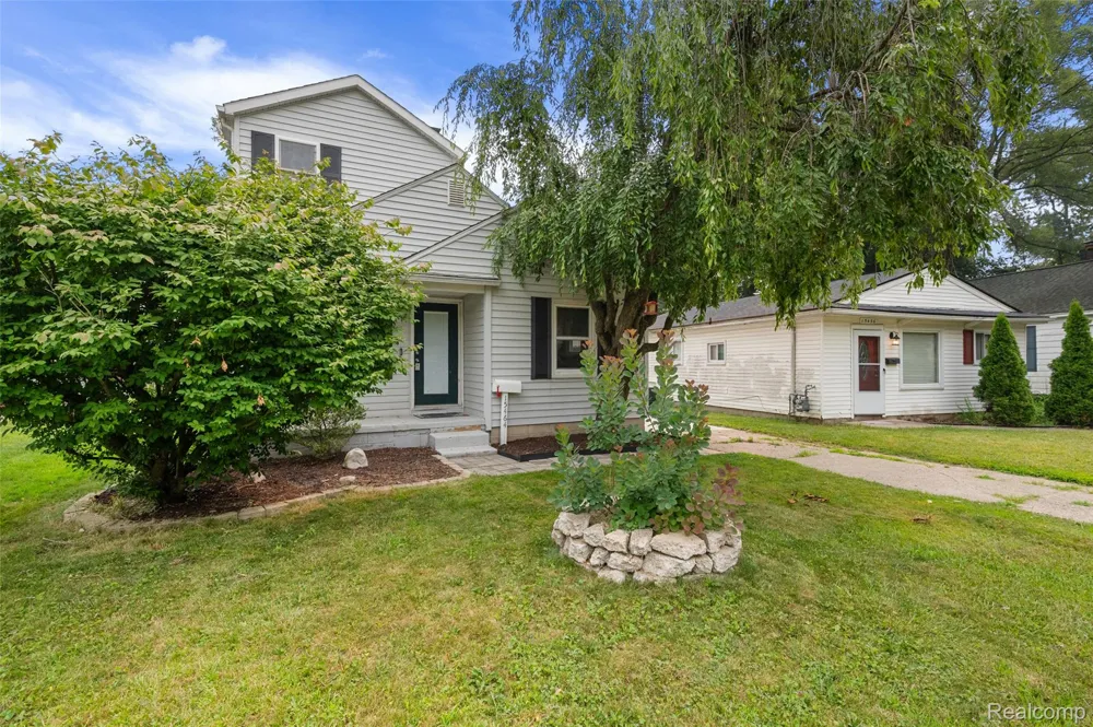 15464 Dixie Redford Charter Township, MI 48239