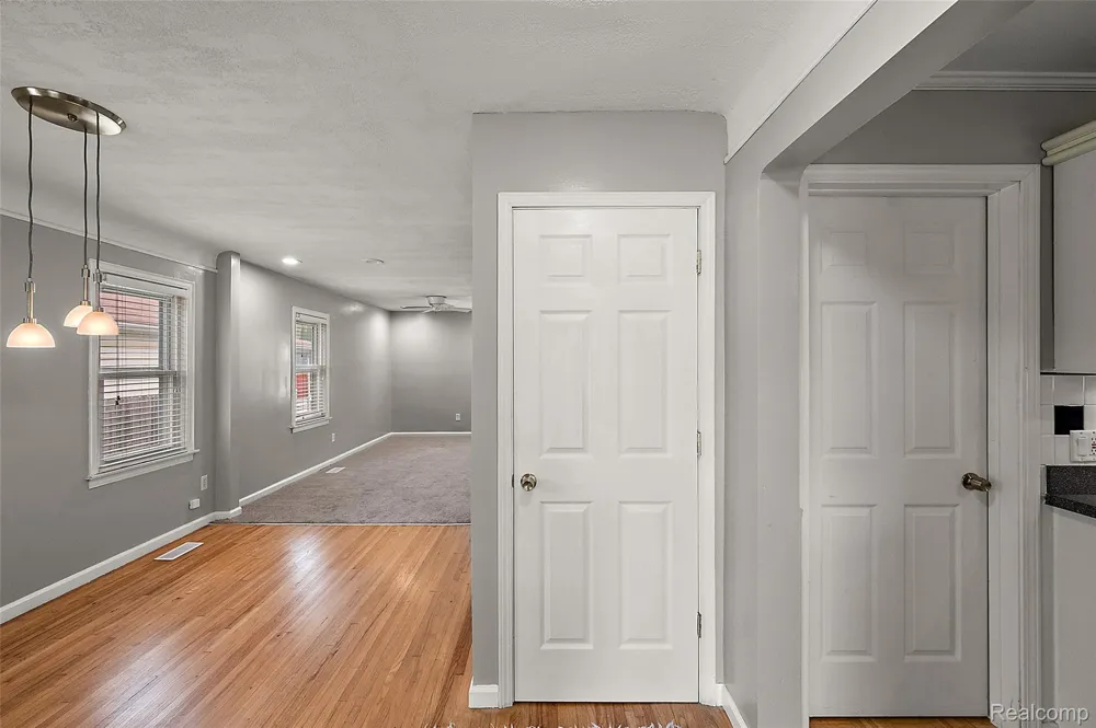 15464 Dixie Redford Charter Township, MI 48239
