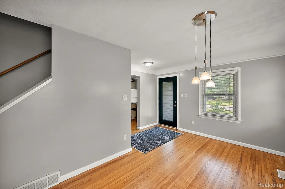 15464 Dixie Redford Charter Township, MI 48239