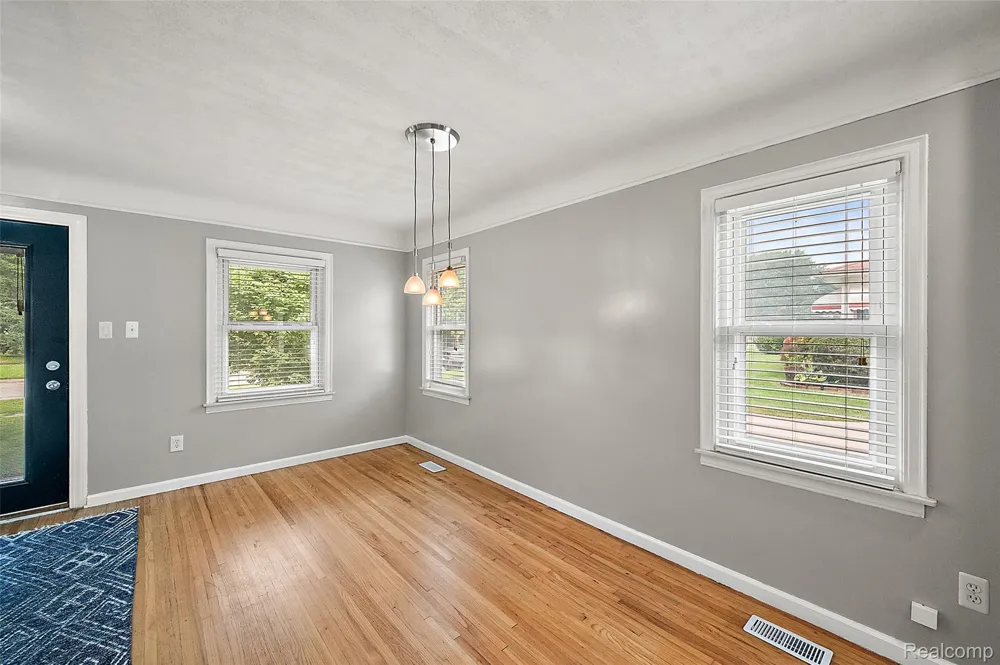 15464 Dixie Redford Charter Township, MI 48239