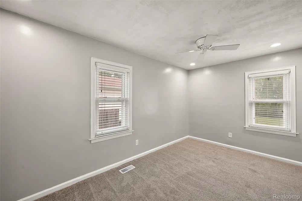 15464 Dixie Redford Charter Township, MI 48239