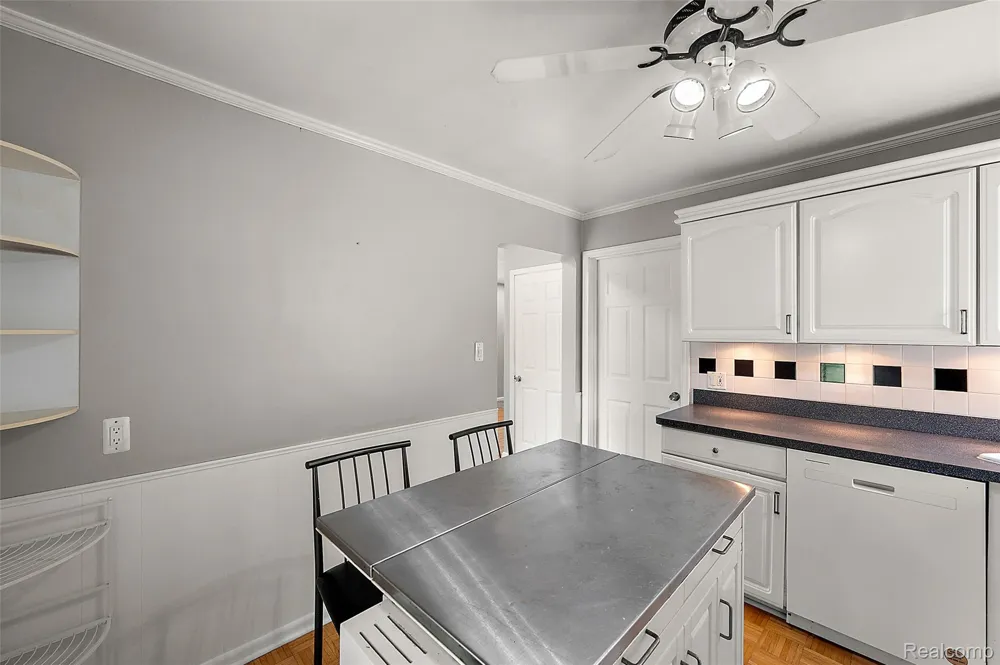 15464 Dixie Redford Charter Township, MI 48239