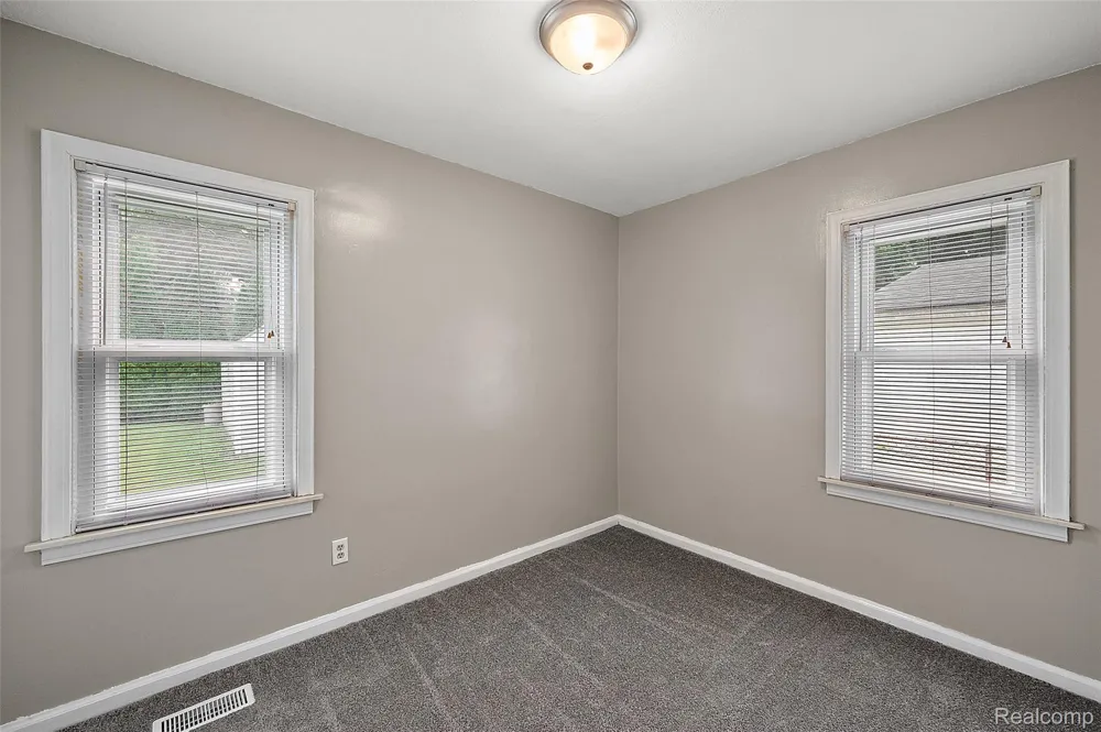 15464 Dixie Redford Charter Township, MI 48239