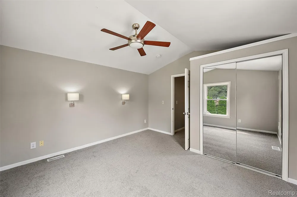 15464 Dixie Redford Charter Township, MI 48239