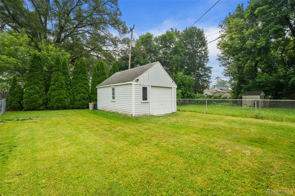 15464 Dixie Redford Charter Township, MI 48239
