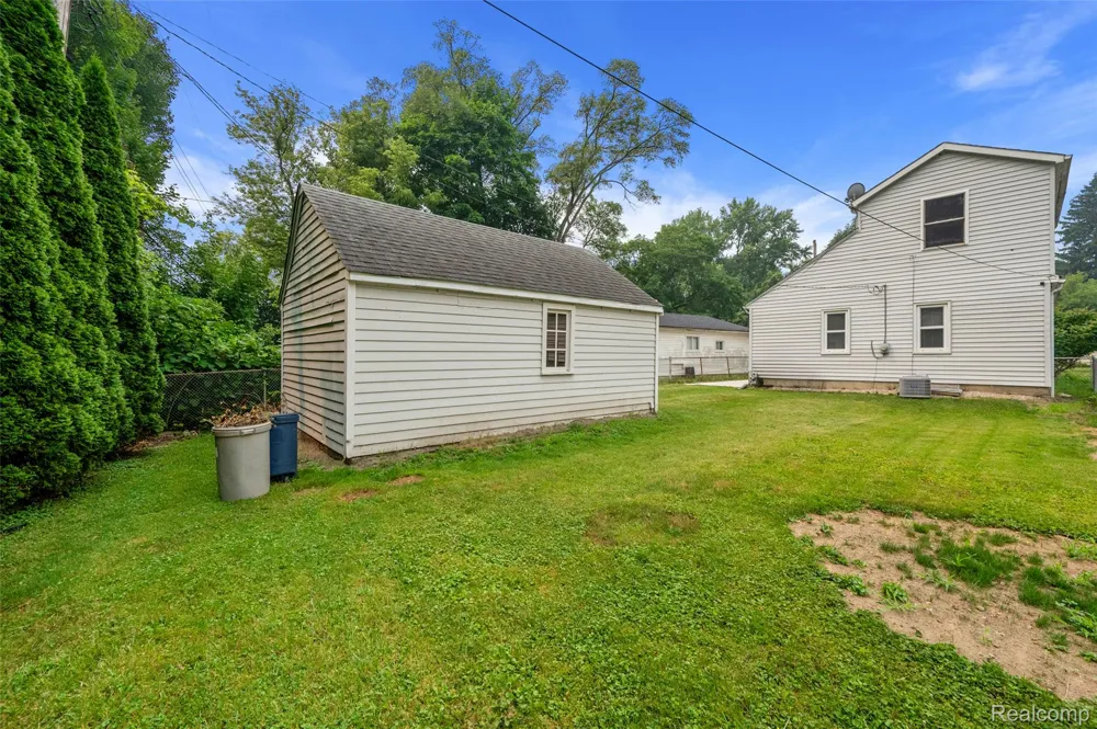 15464 Dixie Redford Charter Township, MI 48239