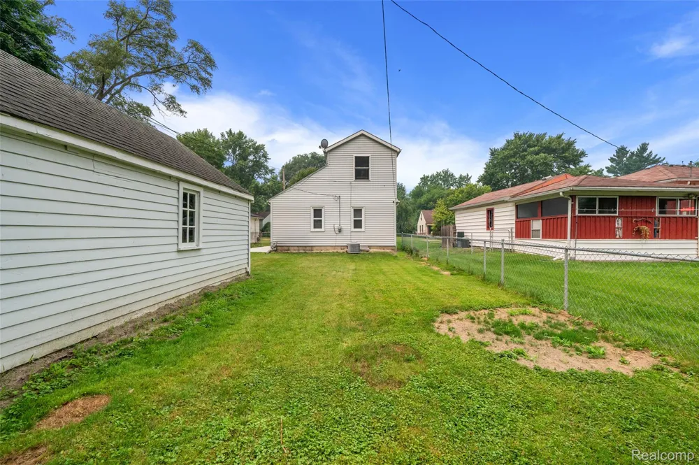 15464 Dixie Redford Charter Township, MI 48239