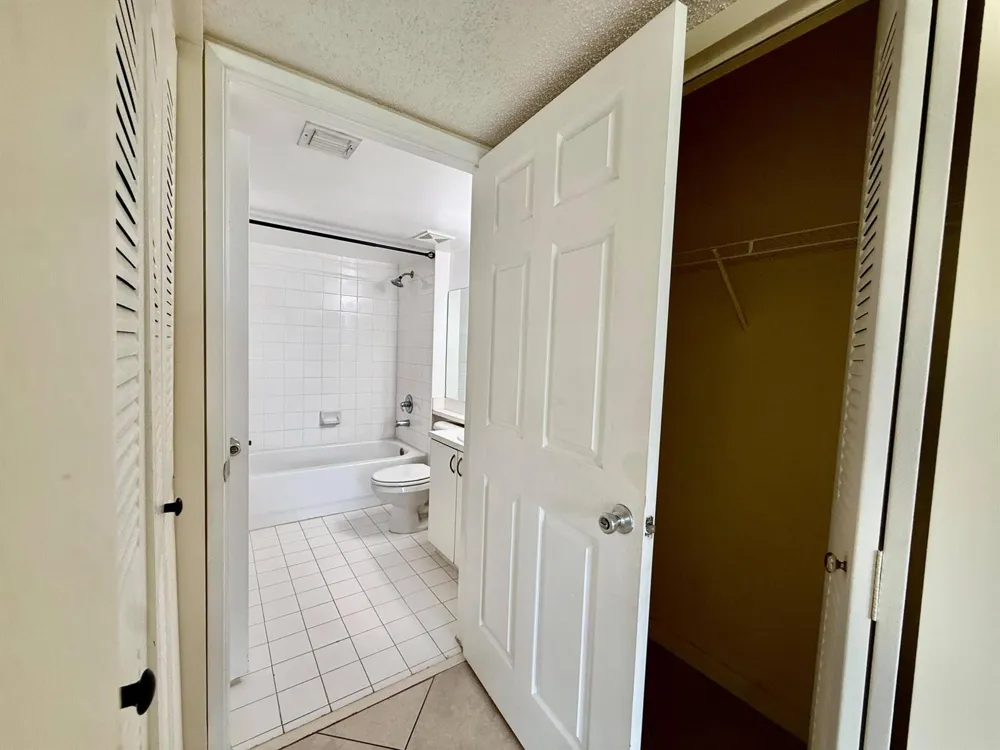 3840 Lyons Road #305 Coconut Creek, FL 33073