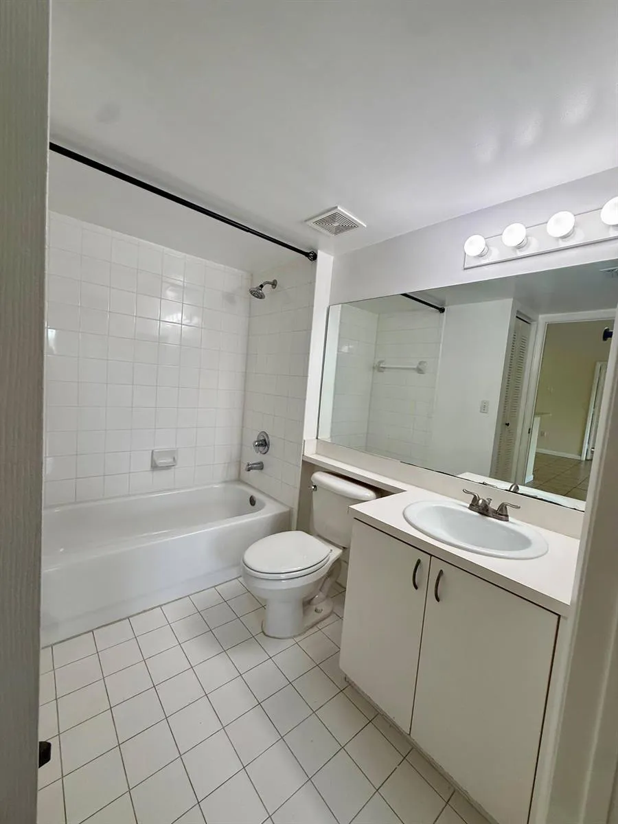 3840 Lyons Road #305 Coconut Creek, FL 33073