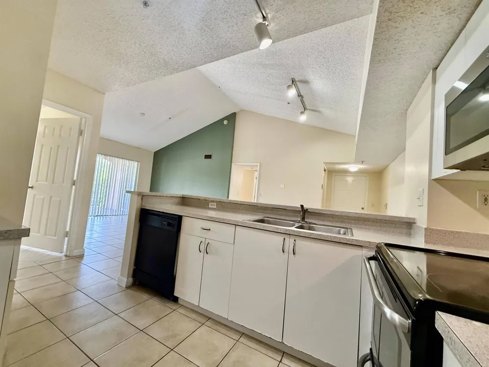 3840 Lyons Road #305 Coconut Creek, FL 33073
