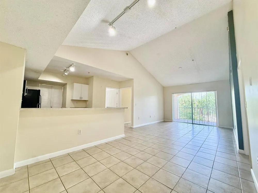 3840 Lyons Road #305 Coconut Creek, FL 33073