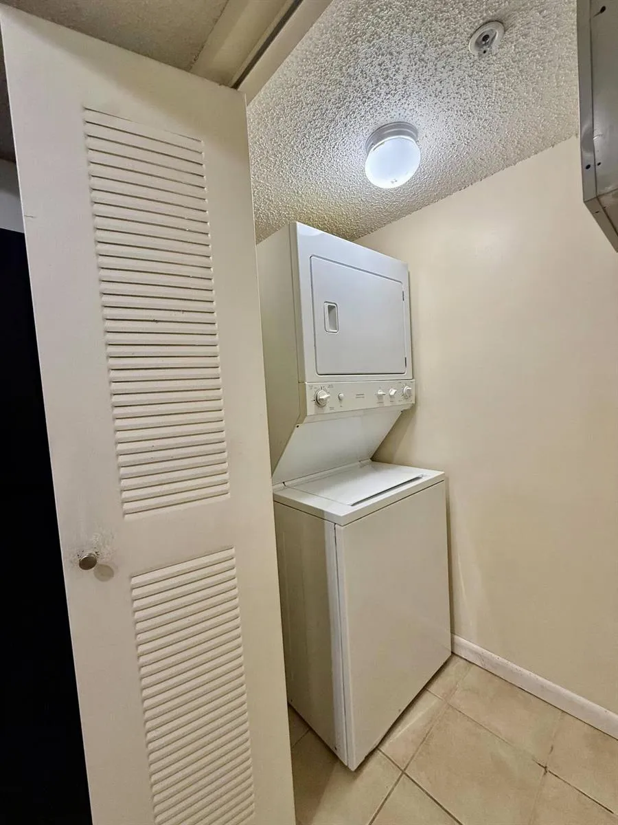 3840 Lyons Road #305 Coconut Creek, FL 33073