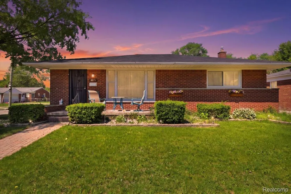 8271 Arnold Street Dearborn Heights City, MI 48127