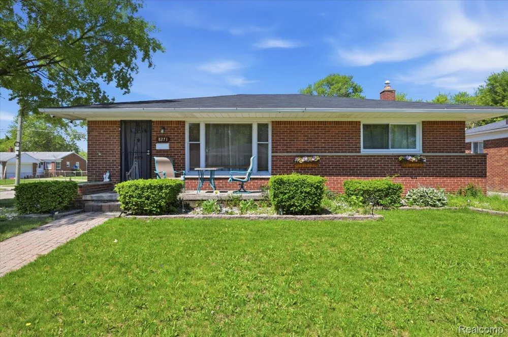 8271 Arnold Street Dearborn Heights City, MI 48127