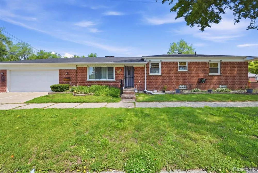 8271 Arnold Street Dearborn Heights City, MI 48127