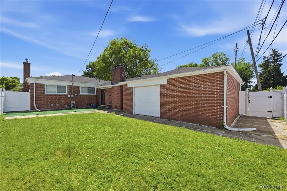 8271 Arnold Street Dearborn Heights City, MI 48127