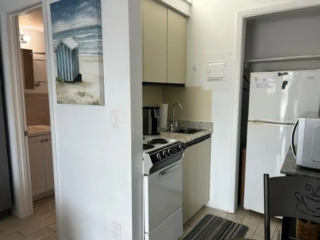 908 VILLAS DRIVE #68 Venice, FL 34285