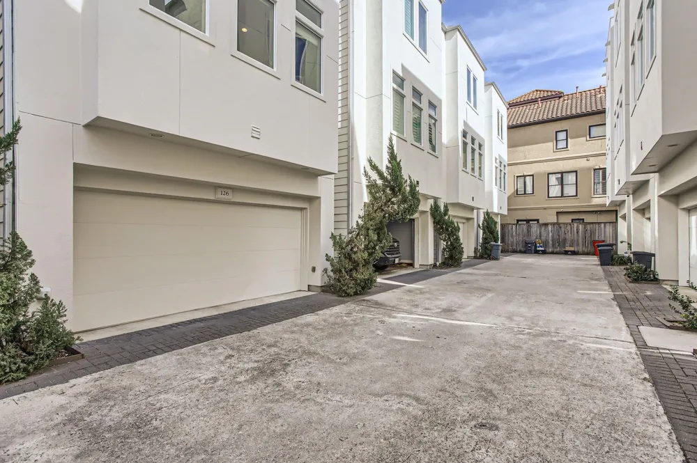 126 Pierce Street Houston, TX 77002