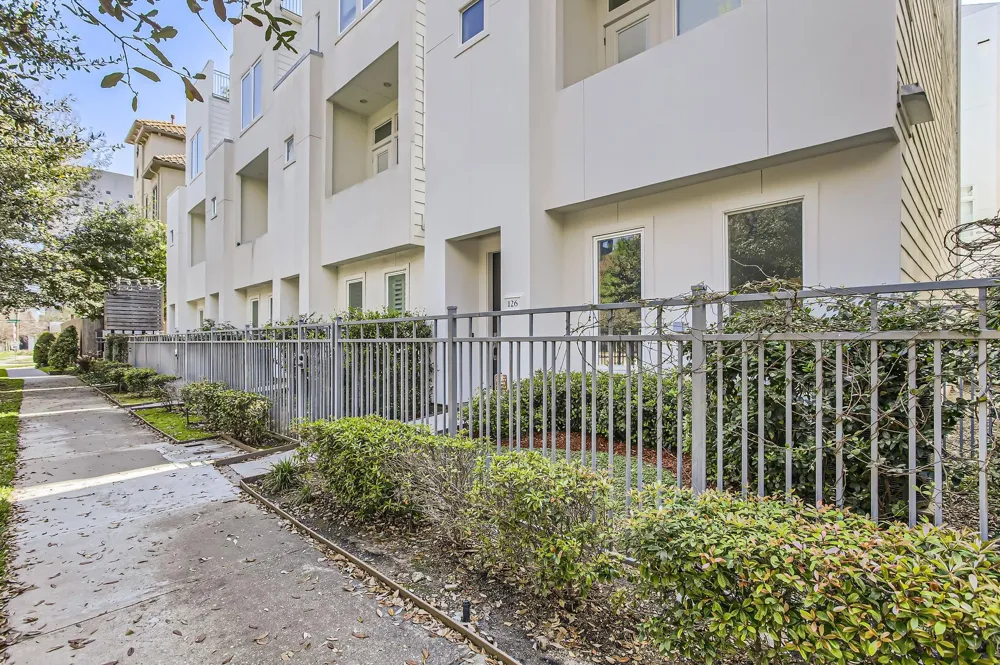 126 Pierce Street Houston, TX 77002