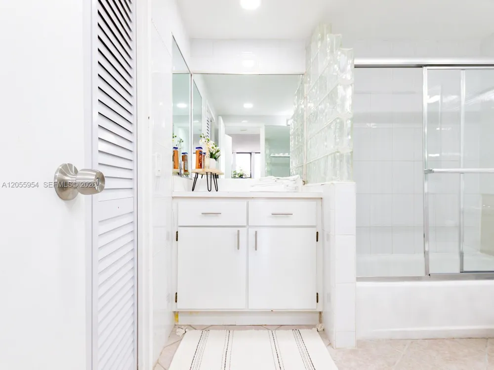 3505 S Ocean Dr #305 Hollywood, FL 33019