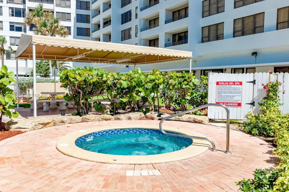 3505 S Ocean Dr #305 Hollywood, FL 33019