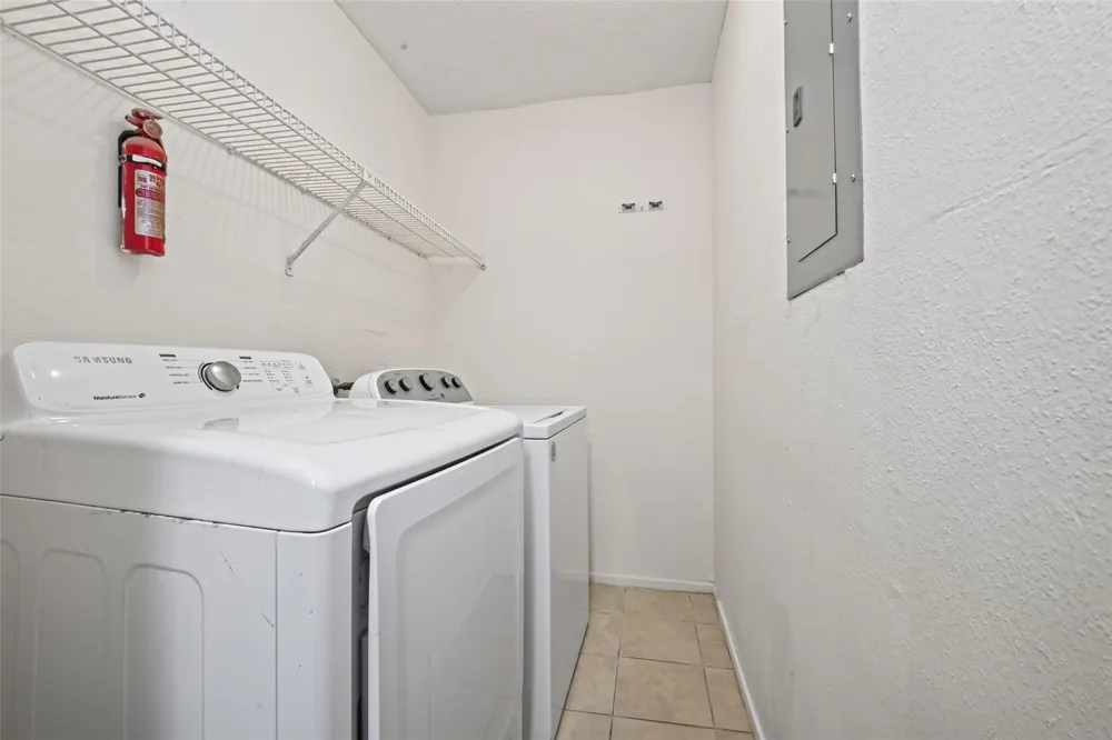 9435 Pagewood Lane Houston, TX 77063