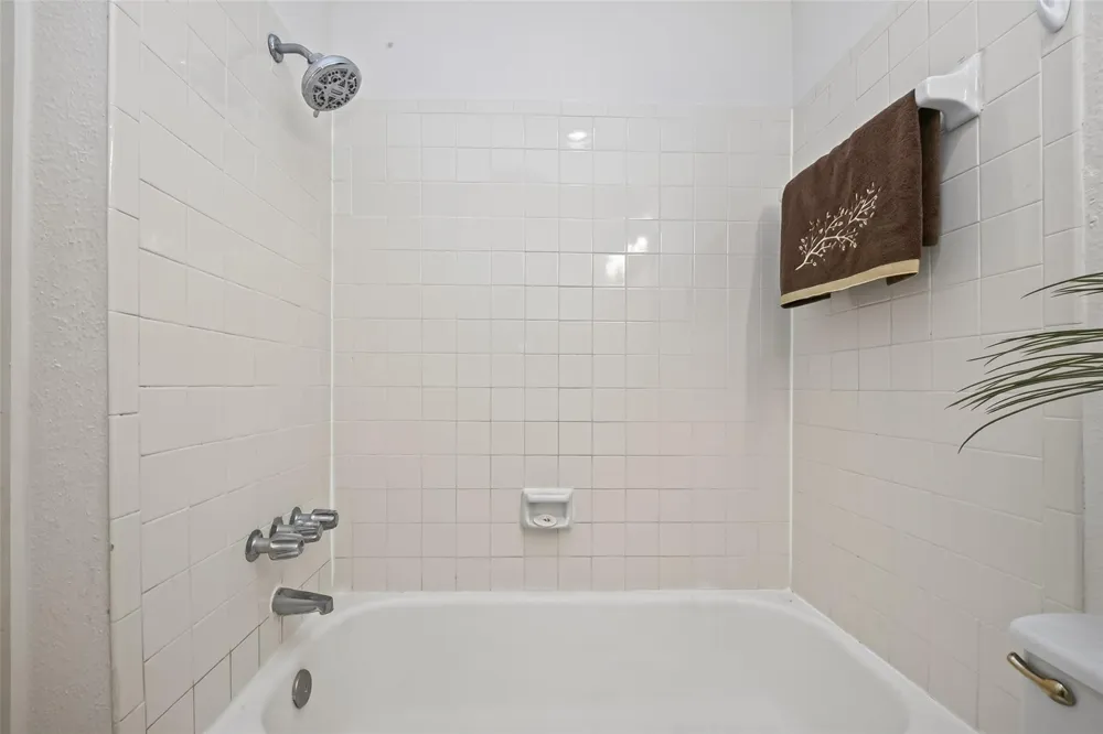 9435 Pagewood Lane Houston, TX 77063