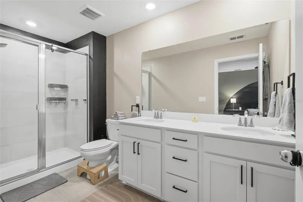 6893 GABLE GROVE AVENUE Jacksonville, FL 32217