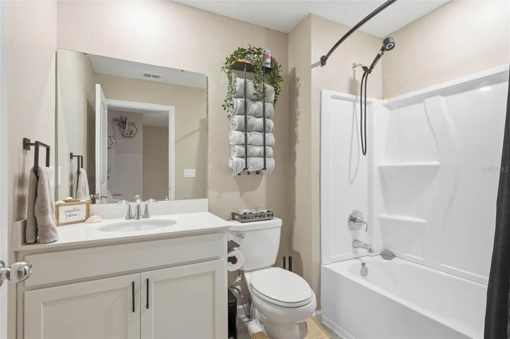 6893 GABLE GROVE AVENUE Jacksonville, FL 32217