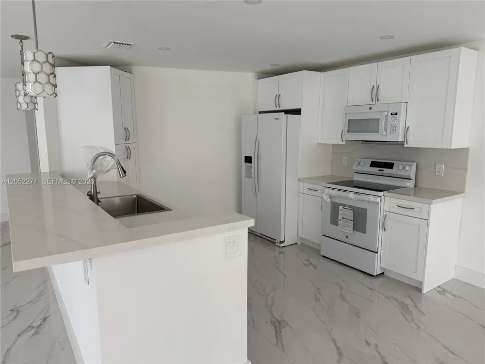 13887 SW 103rd Ln Miami, FL 33186